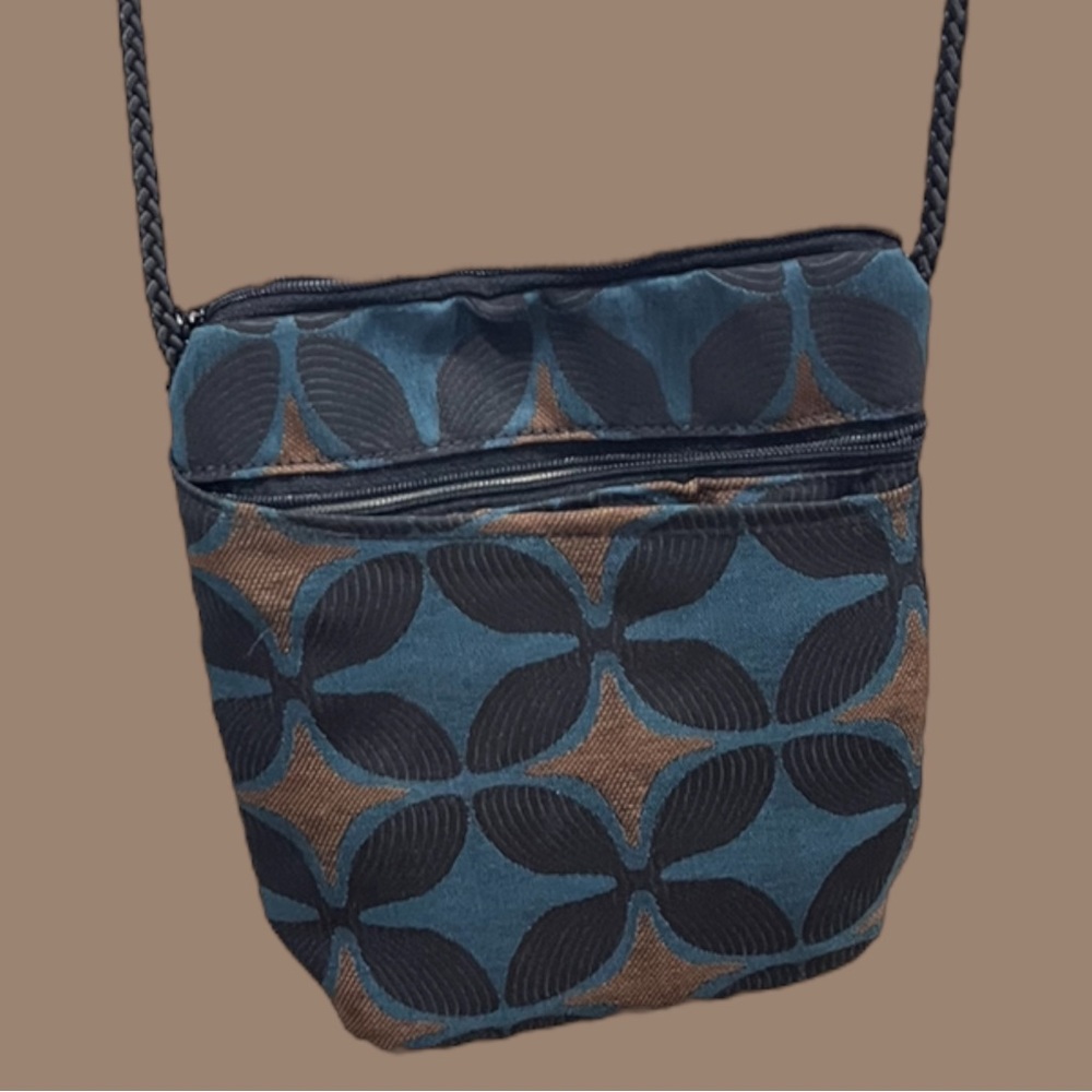 Wild West Crossbody Cloth Purse With Zipper Closure